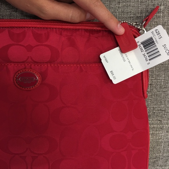 NWT red coach bag/ coach pouch - Picture 2 of 5